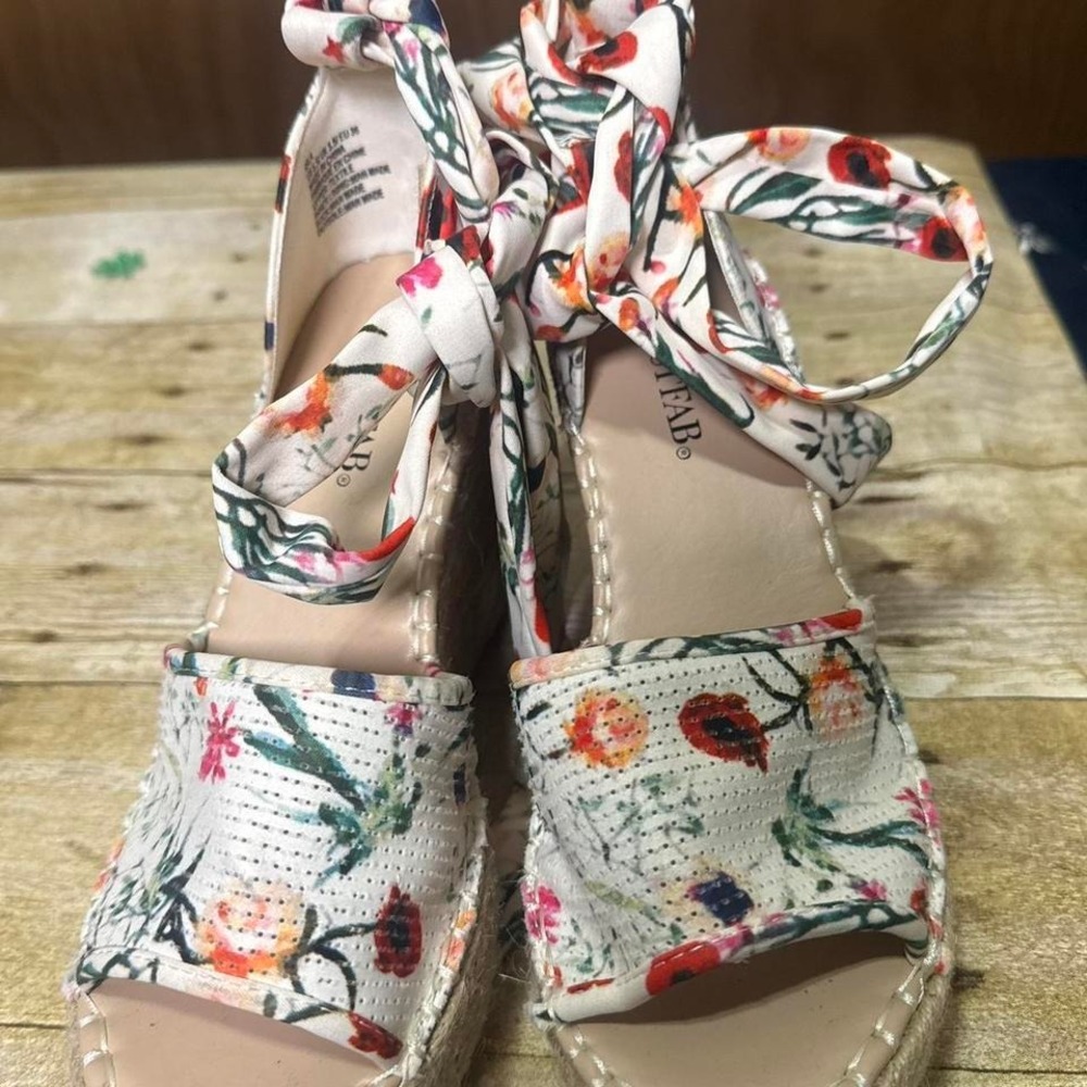 Just Fab Floral‎ Wedges - Picture 2 of 5